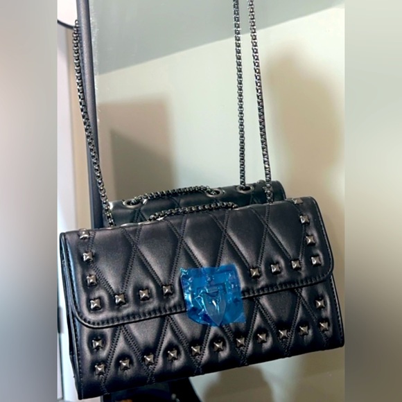 Super cute black Crossbody brand new - Picture 3 of 3